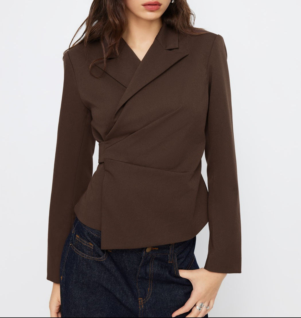 Damen Taillierter Wickel-Blazer mit drapierter Peplum-Silhouette – Valéne