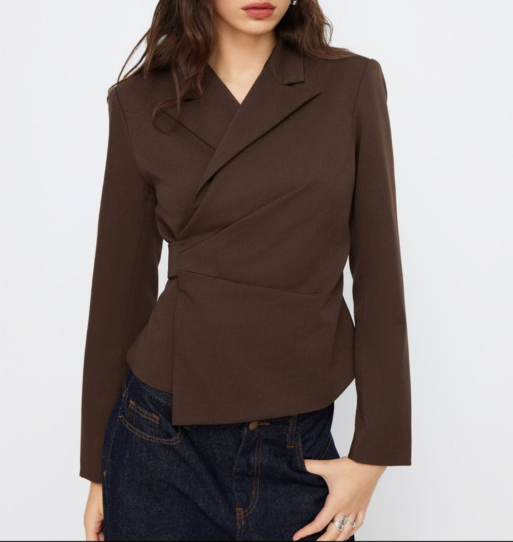 Damen Taillierter Wickel-Blazer mit drapierter Peplum-Silhouette – Valéne