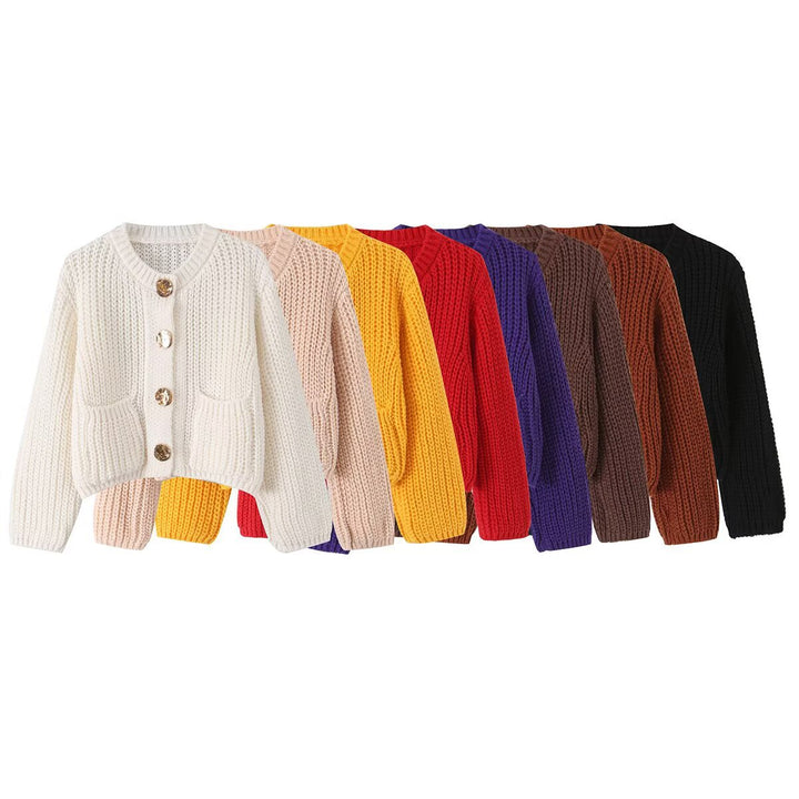 Damen Grobgestrickte Kurzstrickjacke mit großen Zierknöpfen und aufgesetzten Taschen Echo Archiv