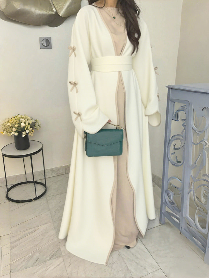 Damen nan elegante Abaya-Kaftan mit weitem Trompetenärmel, kontrastierender Passe und Wickelgürtel Echo Archiv