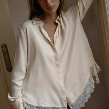 Damen Oversize-Bluse mit verdeckter Knopfleiste und Spitzenabschluss Echoarchiv