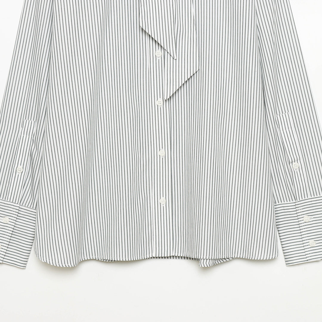 Damen nan gestreifte Bluse mit Schluppe, verdeckter Knopfleiste und Oversize-Schnitt Echo Archiv