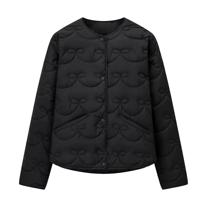 Damen leichte Steppjacke im Rundhalsdesign mit Schleifensteppung und verdeckter Druckknopfleiste – Célinea