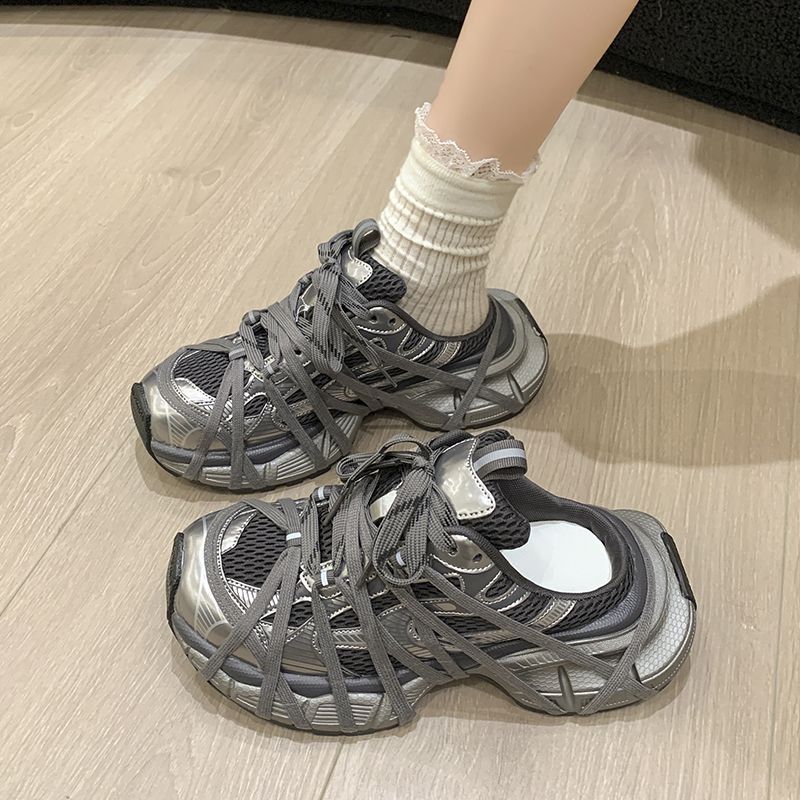 Damen Chunky-Sneaker mit mehrfachen Zier‑Riemen, atmungsaktivem Mesh und ergonomischer Plateau-Sohle – Névara