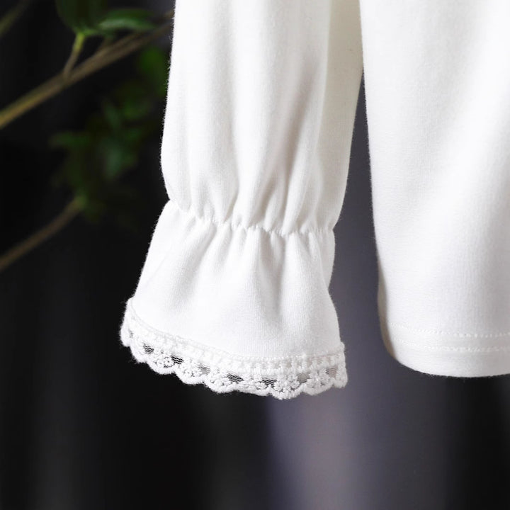 Mädchen Bluse mit üppigem Spitzenkragen und filigranen Applikationen Echo Archiv