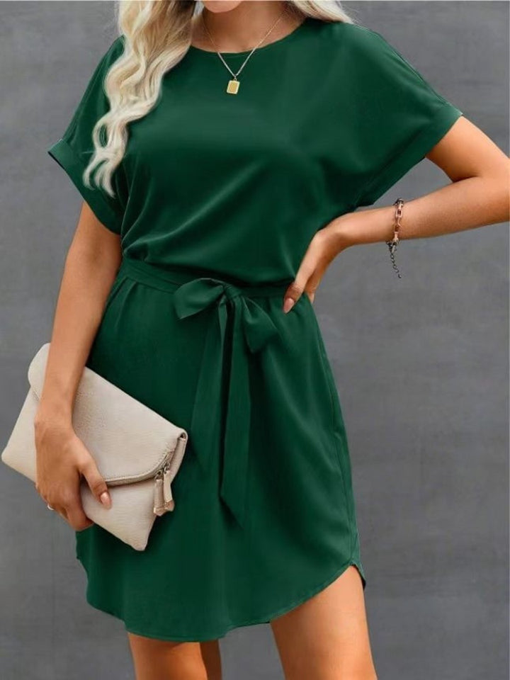Damen Kurzarm Kleid mit Taillengürtel und lässigem Schnitt Echo Archiv