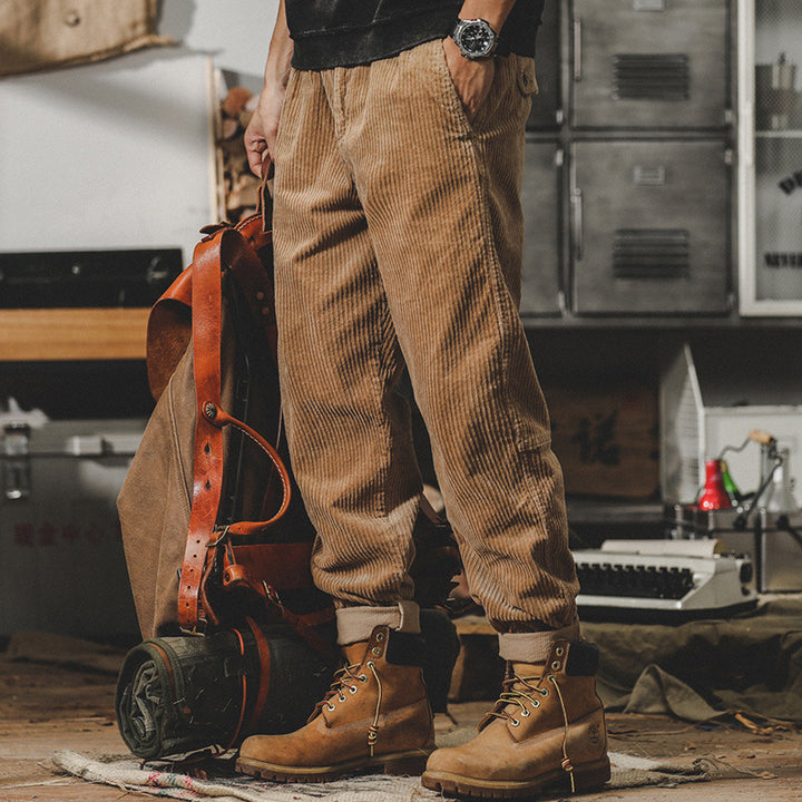 Herren Relaxed-Fit Feincord-Hose mit elastischem Bund, Kordstruktur und gekrempeltem Saum Echoarchiv