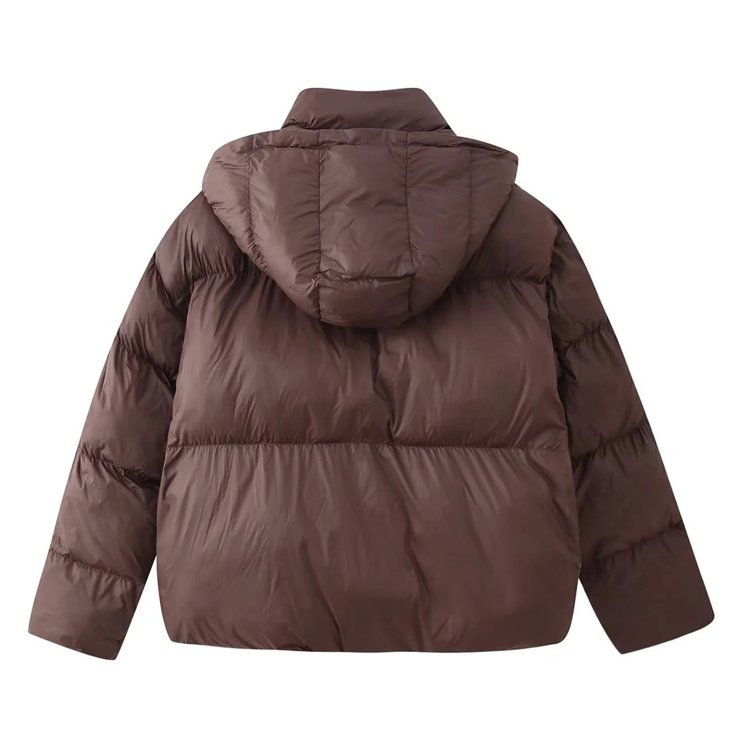 Damen kurze wattierte Steppjacke mit großer abnehmbarer Kapuze, Kinnschutz und verdeckter Reißverschluss – Célinea