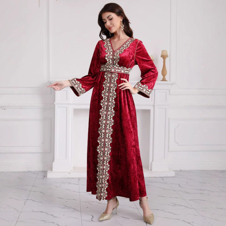Damen Samt‑Maxikleid im Kaftanstil mit bestickter Mittelblende und Taillengürtel Echoarchiv