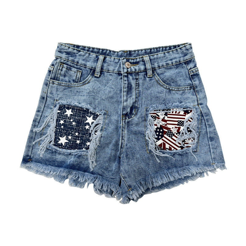 Damen Destroyed Denim-Shorts mit fransigen Taschen und modischen Aufnähern Echo Archiv