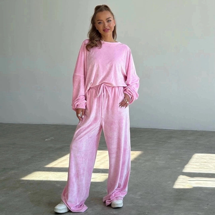 Damen luxuriöses Samt-Relax-Set mit Oversize-Crewneck und hochgeschnittener Gummibund-Jogger – Avérine