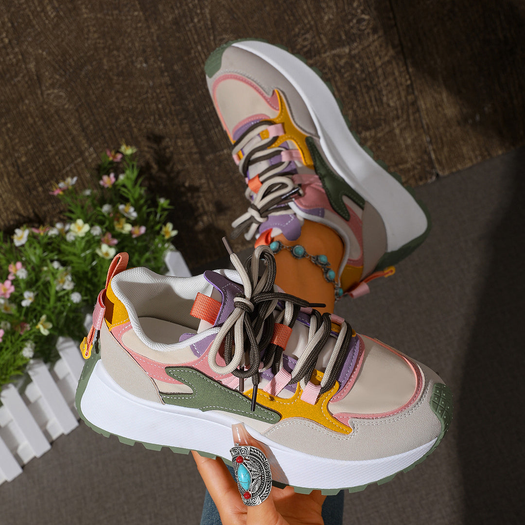 Damen Plateau-Sneaker mit mehrlagigem Obermaterial, gepolsterter Ferse und griffiger Profilsohle – Névara