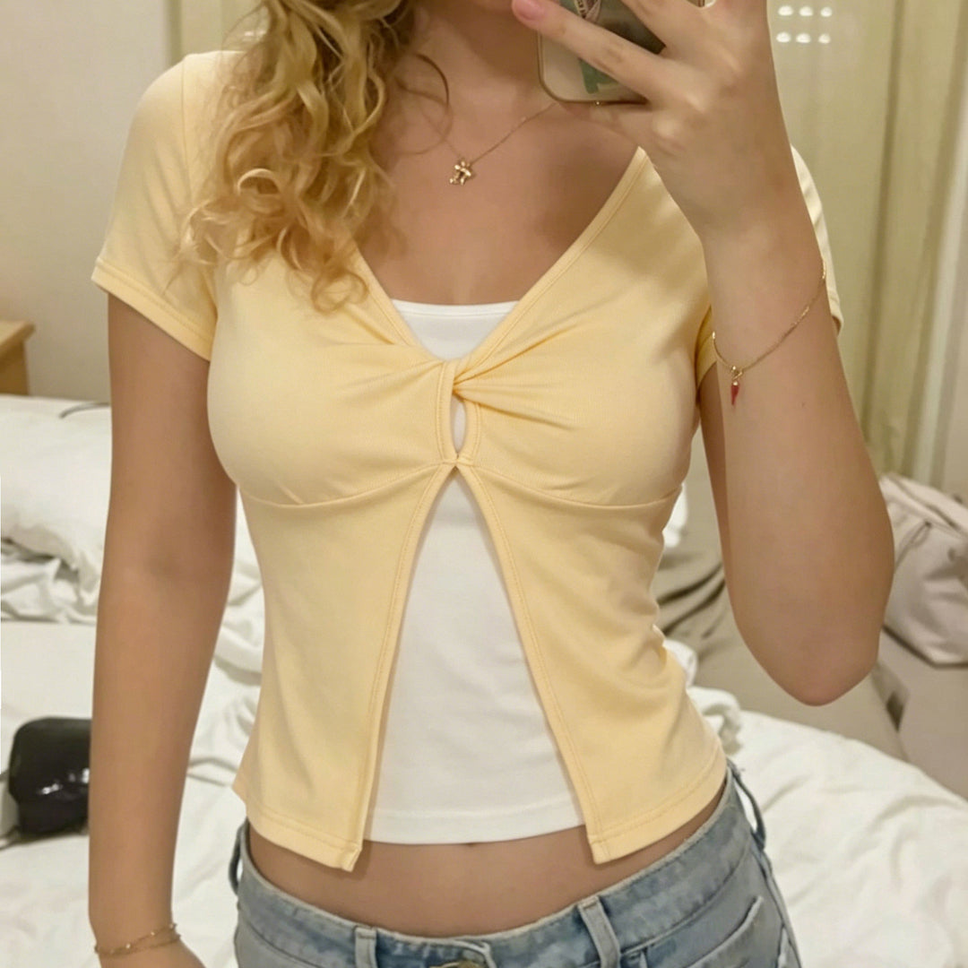 Damen Süßes kurzes T-Shirt mit Knoten-Design und Cut-out-Details Echo Archiv
