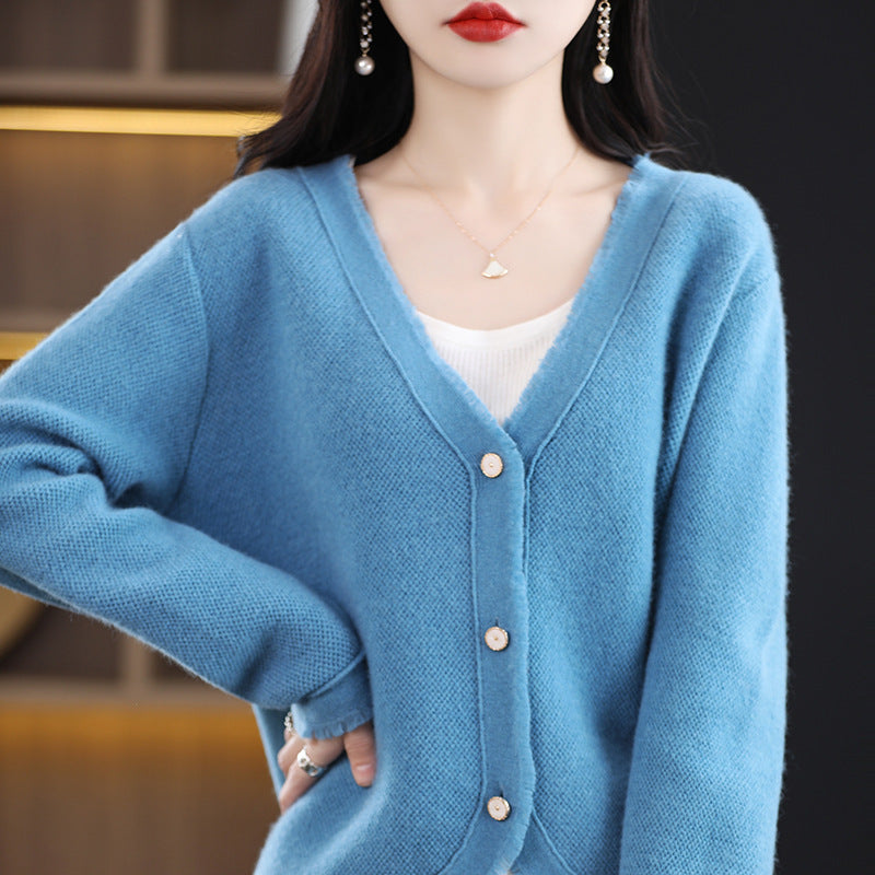 Damen Kurzgeschnittener V‑Ausschnitt‑Cardigan mit feinem Flor und Perlmuttknöpfen Echoarchiv
