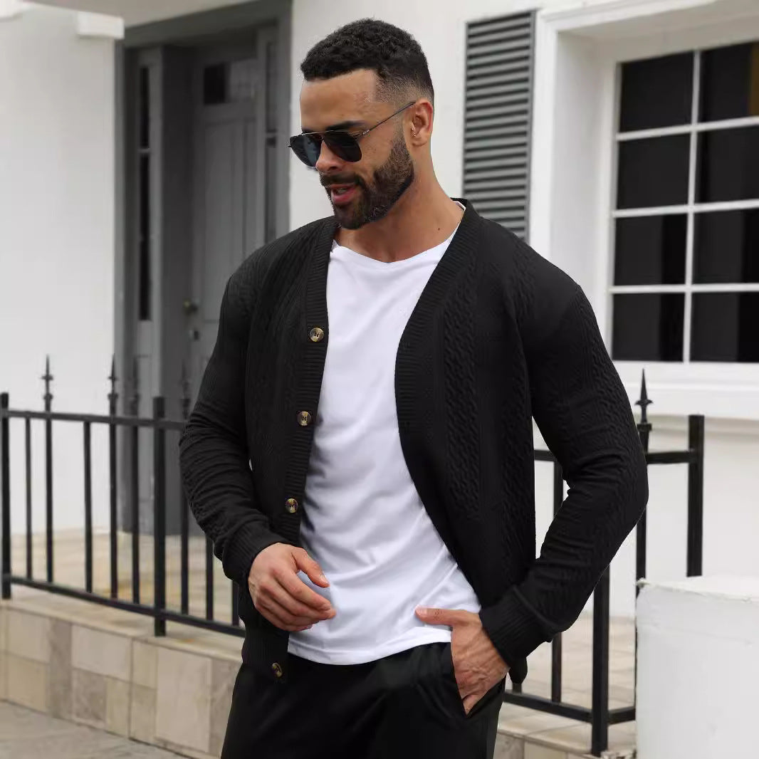 Herren nan eleganter Zopfstrickcardigan mit V-Ausschnitt Knopfleiste und aufgesetzten Taschen Echo Archiv