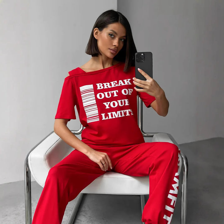 Damen lässiges Lounge-Set mit Cut-Out Schulter und Statement-Print – Avérine