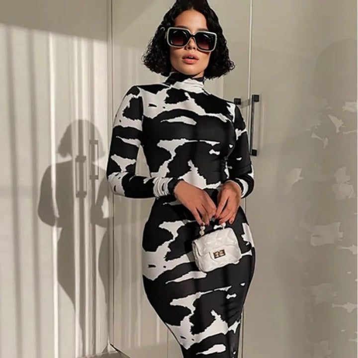 Damen Figurbetontes Stretch-Midikleid mit Rollkragen und abstraktem Animalprint Echoarchiv
