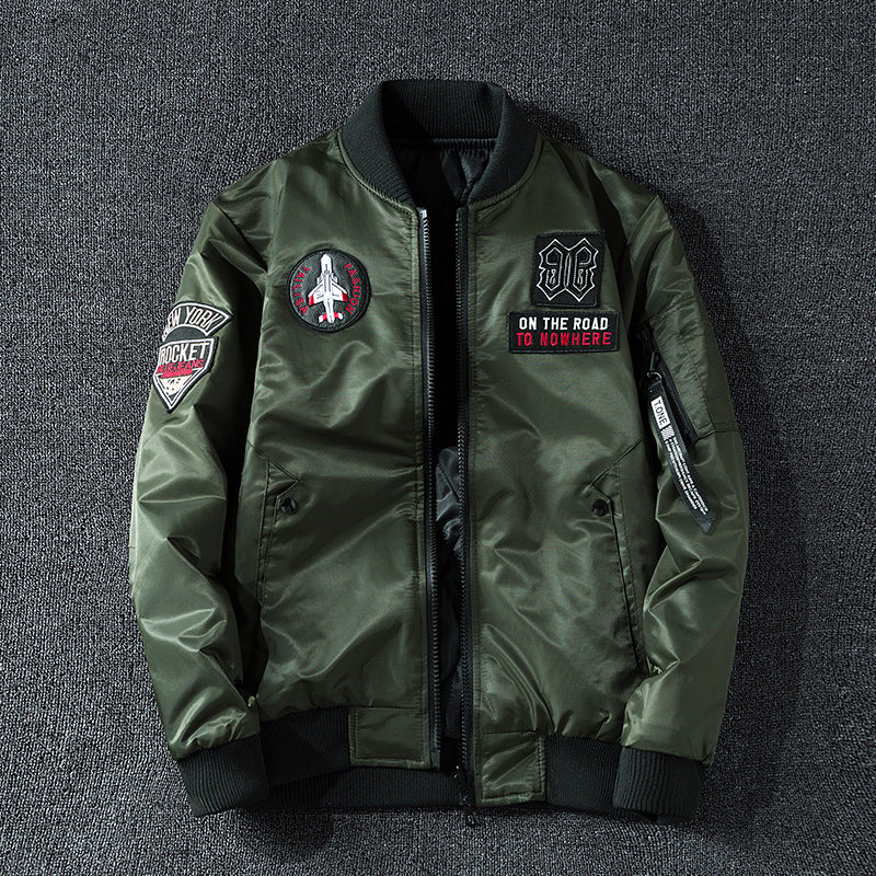 Männer's  gestickter Luftfahrt-Patch-Bomber mit Stehkragen und utility Tasche am Ärmel Echo Archiv