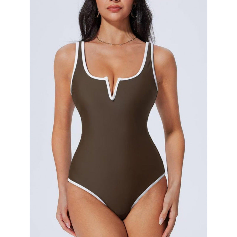Damen Einteiliger Badeanzug mit tiefem V-Ausschnitt und kontrastierenden Details Echo Archiv
