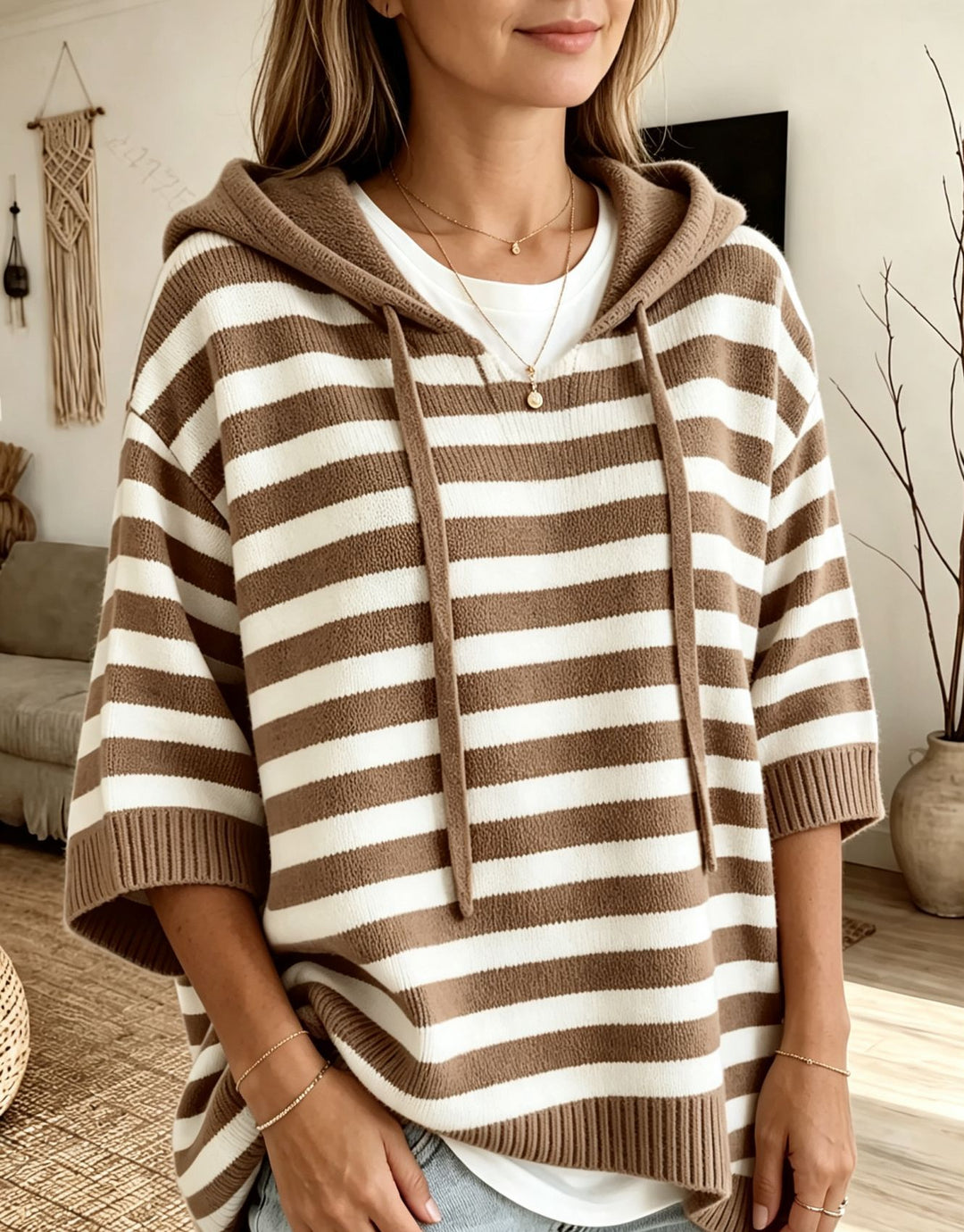 Damen Lässiger gestreifter Kapuzen-Poncho aus weichem Feinstrick mit halblangen Ärmeln – Auréline