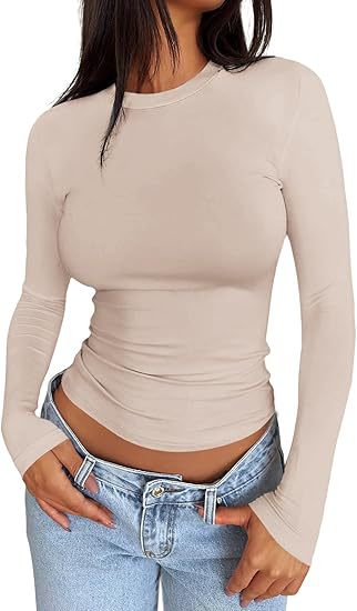Damen Körpernahes Langarmshirt im Cropped-Look mit verlängerten Ärmeln und Daumenloch – Avérine