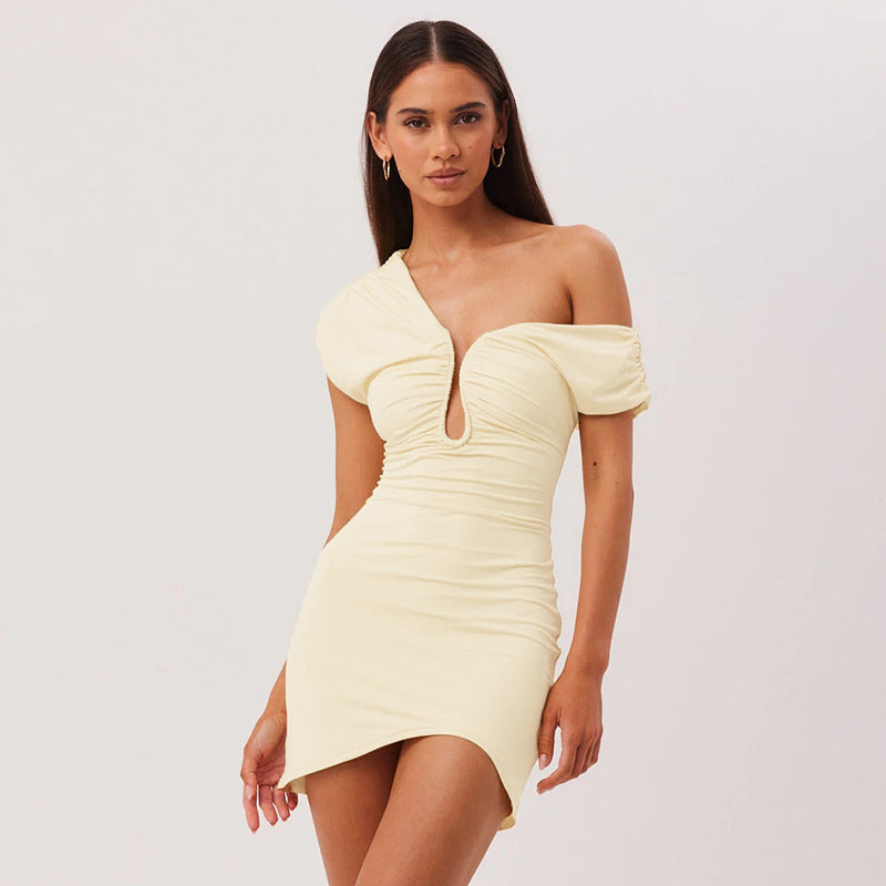 Damen Minikleid mit asymmetrischem Schnitt und figurverzierten Rüschendetails Echo Archiv