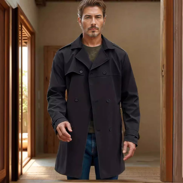 Herren modischer Trenchcoat mit praktischen Seitentaschen und abnehmbarem Innenfutter Echoarchiv