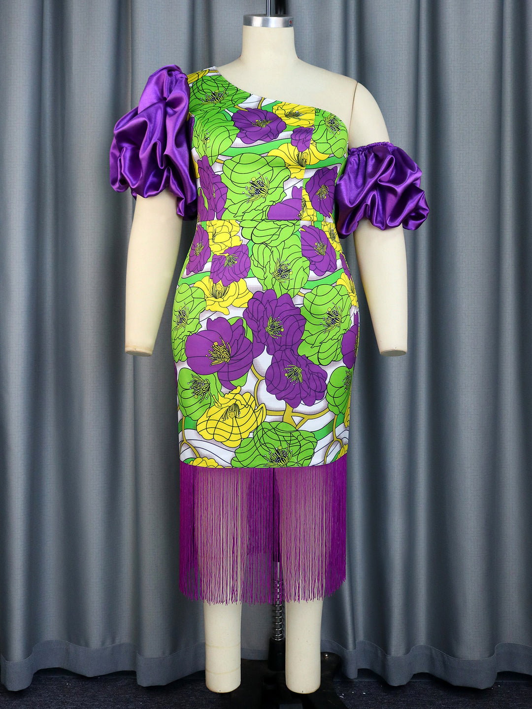 Damen Elegantes Schulterfreies Kleid mit voluminösen Puffärmeln und Fransen Echo Archiv