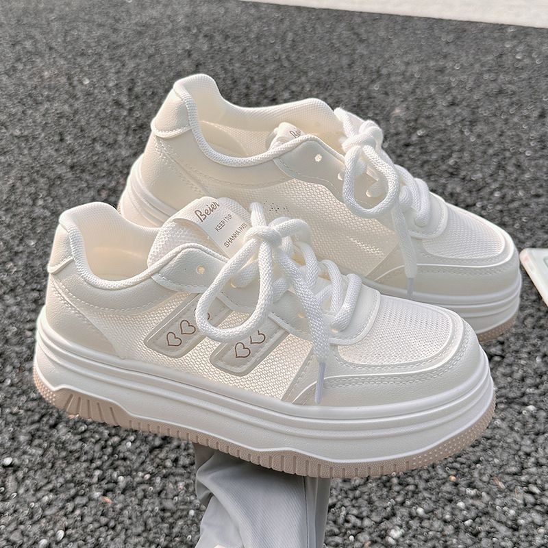 Damen Plateau‑Sneaker mit dicker Wedgesohle und Herz‑Applikation – Névara