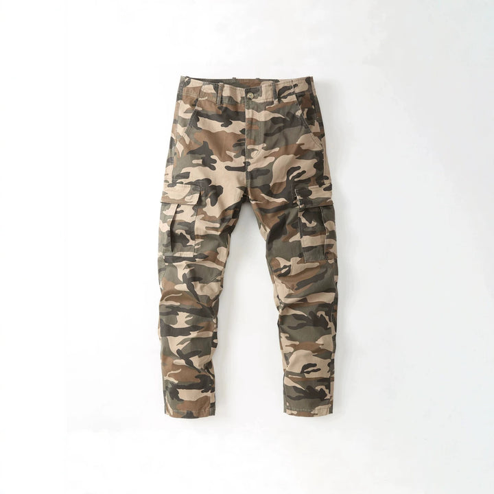 Herren Cargohose mit Tarnmuster und mehreren Utility-Taschen Echoarchiv