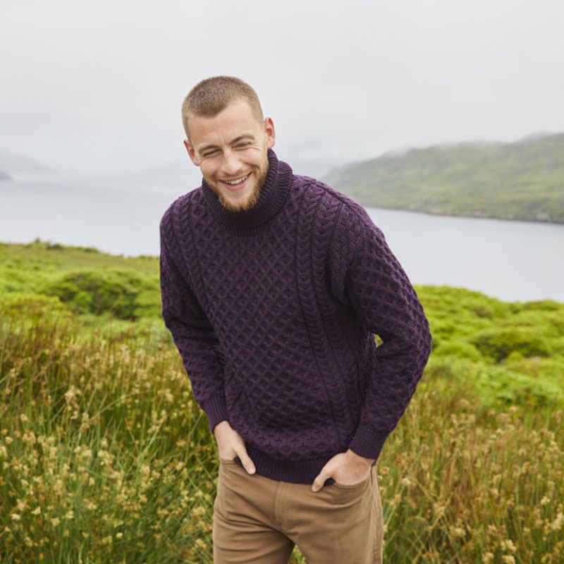 Herren Strickpullover mit hohem Kragen und strukturiertem Muster Echoarchiv