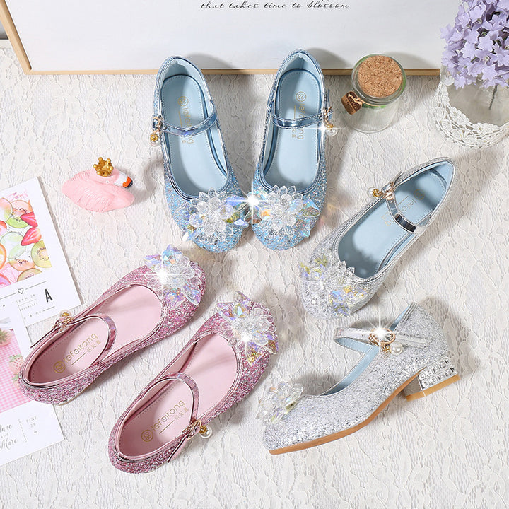 Mädchen Ballerinas mit funkelnden Kristallblüten und Glitzer Echo Archiv