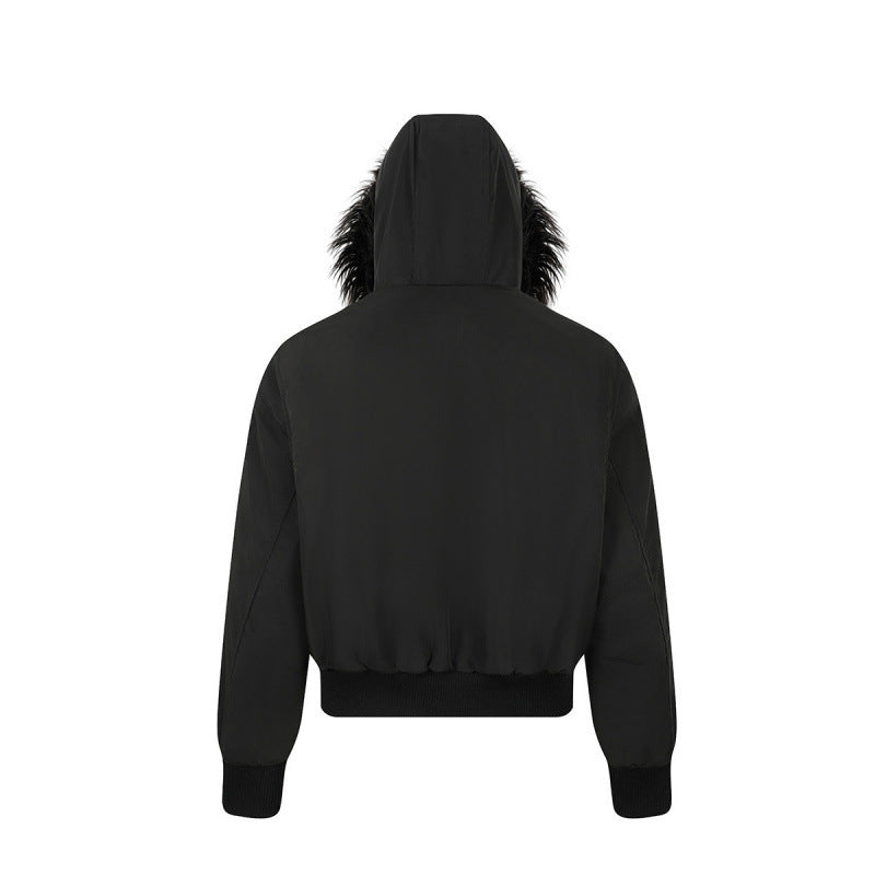 Damen Kurz geschnittene wattierte Bomberjacke mit Kunstfellkapuze und aufgesetzten Label‑Patches Echo Archiv