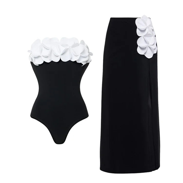 Damen Schwimmanzug mit asymmetrischem Schnitt und floralen Applikationen Echo Archiv