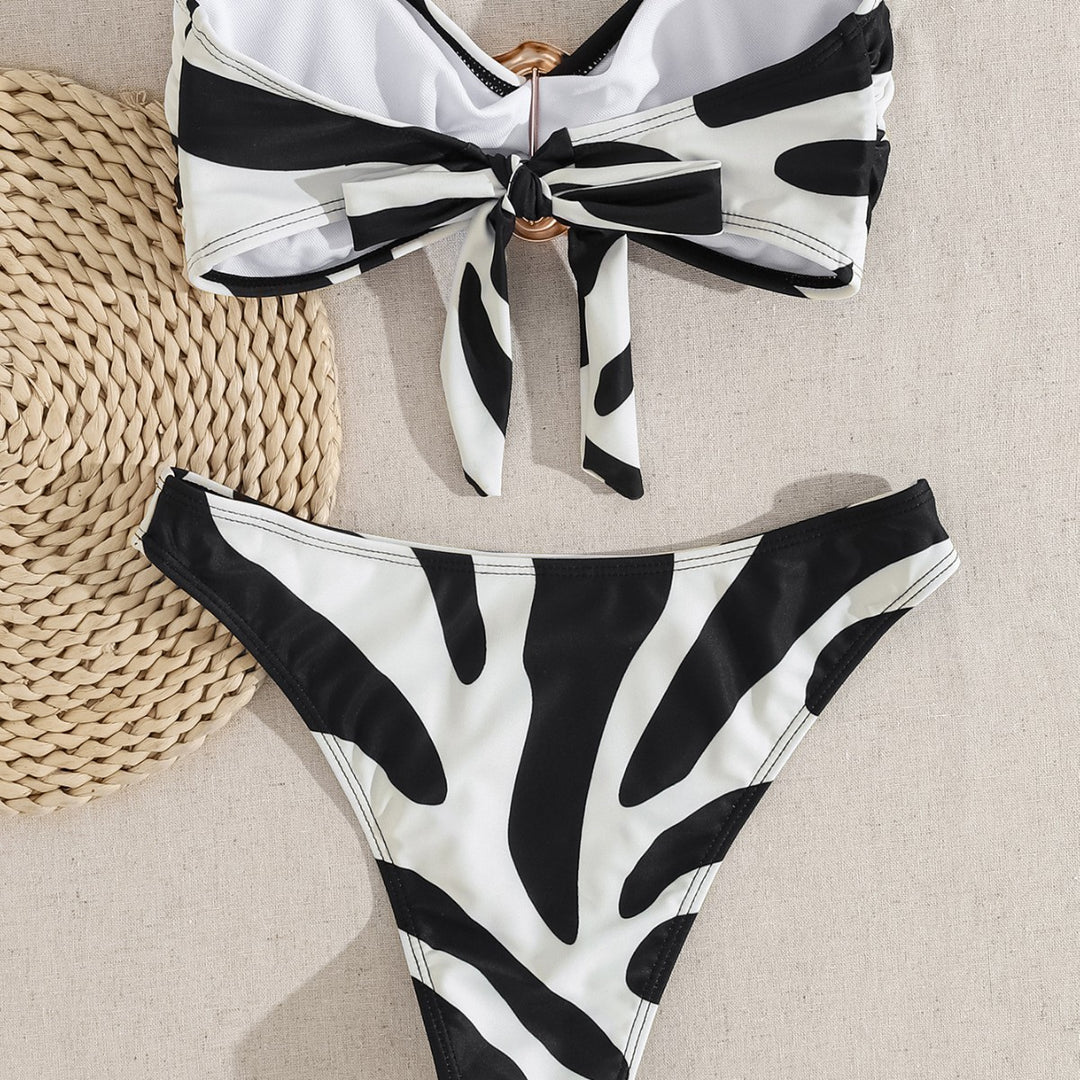 Damen Bandeau-Bikini mit modischem Schnallen-Detail und asymmetrischem Schnitt Echo Archiv