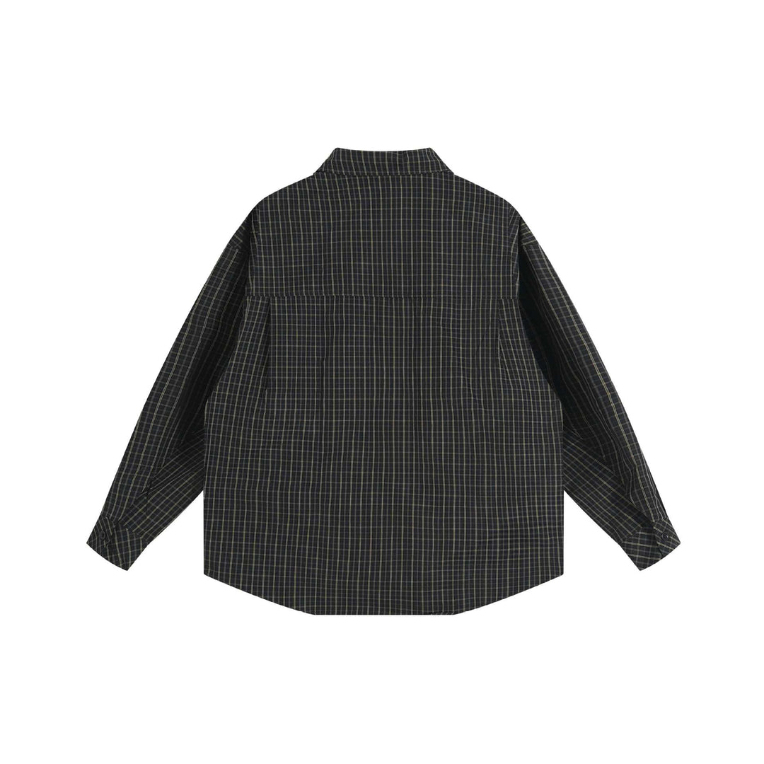 Unisex Boxy-Hemdjacke im Oversize-Kastenschnitt mit Kentkragen, Brusttasche und verlängertem Rückensaum Echoarchiv
