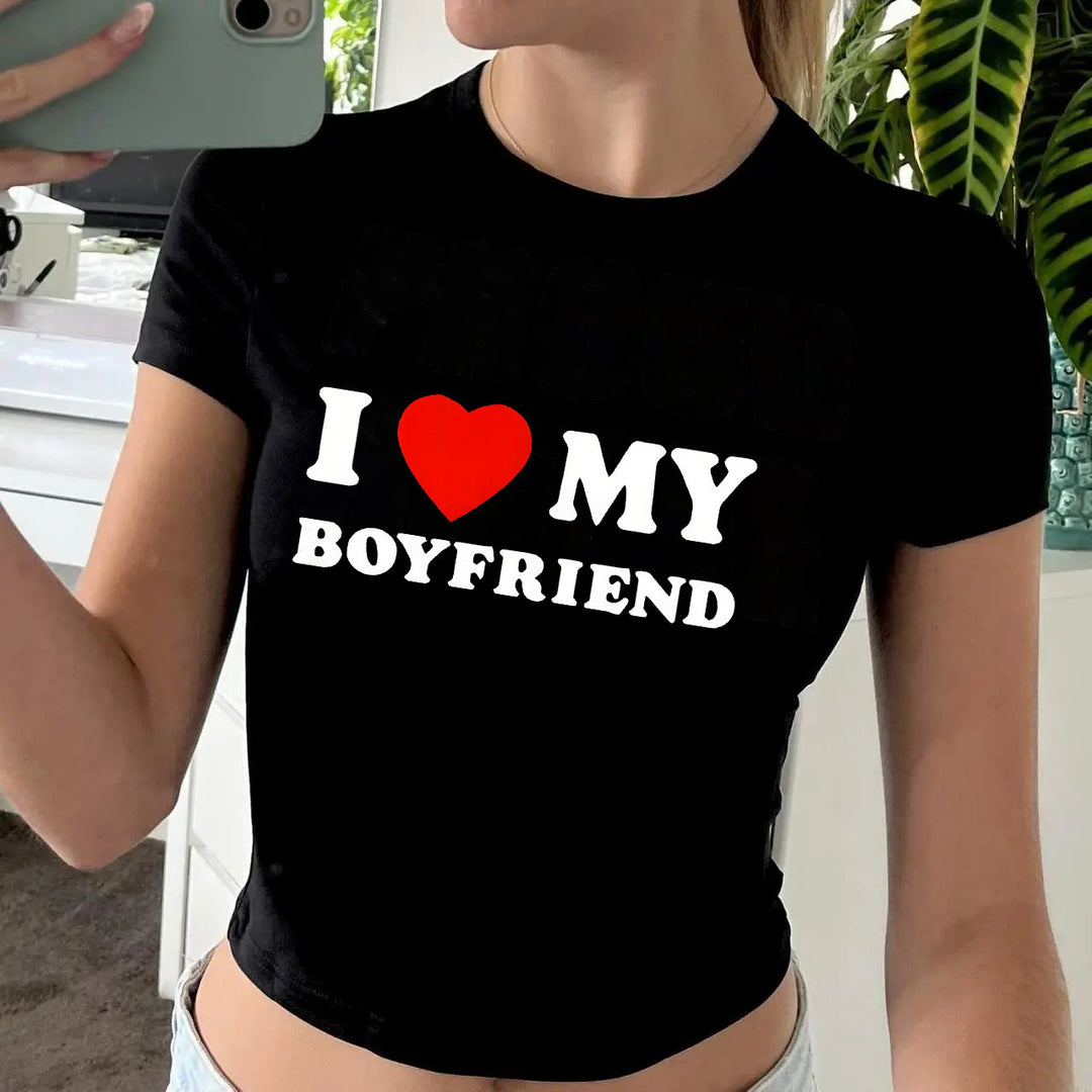 Damen Crop-T-Shirt mit animalistischem Lippenmotiv und auffälligem Schriftzug Echo Archiv