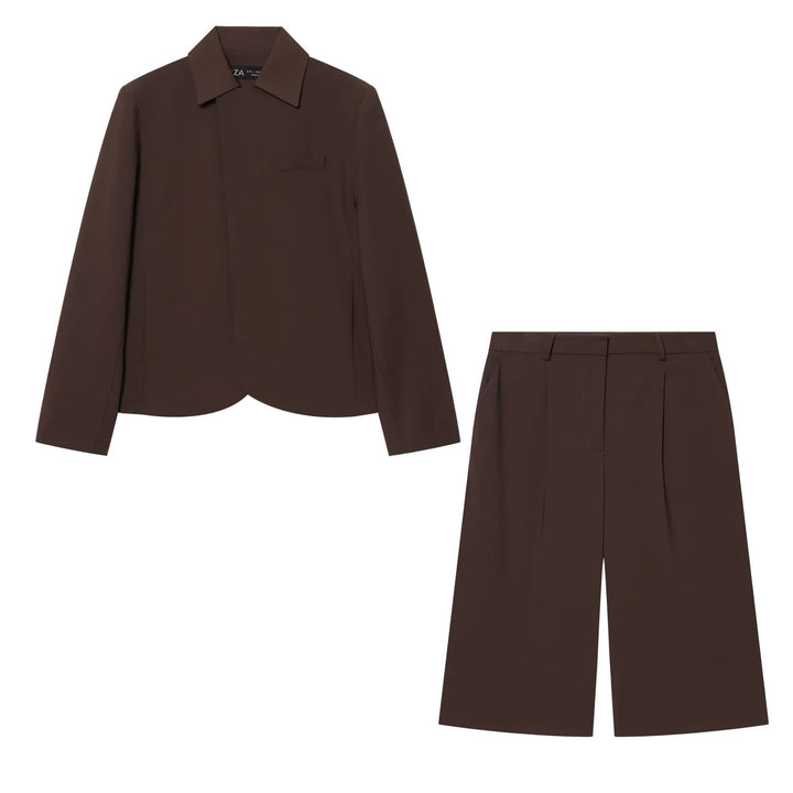 Damen minimalistisch geschnittener Kurzblazer mit verdeckter Knopfleiste und Brustleistentasche – Valéne