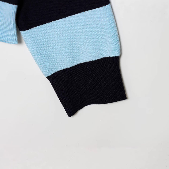 Damen gestreifter kurzer Rugby-Strickpullover mit offenem V-Ausschnitt und Hemdkragen Echoarchiv