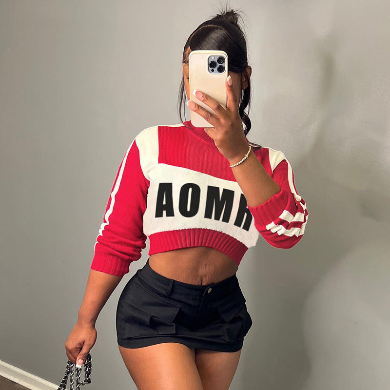Damen Kurzgeschnittenes Cropped-Strickshirt mit hohem Rollkragen und kontrastierendem Logo – Mavelle