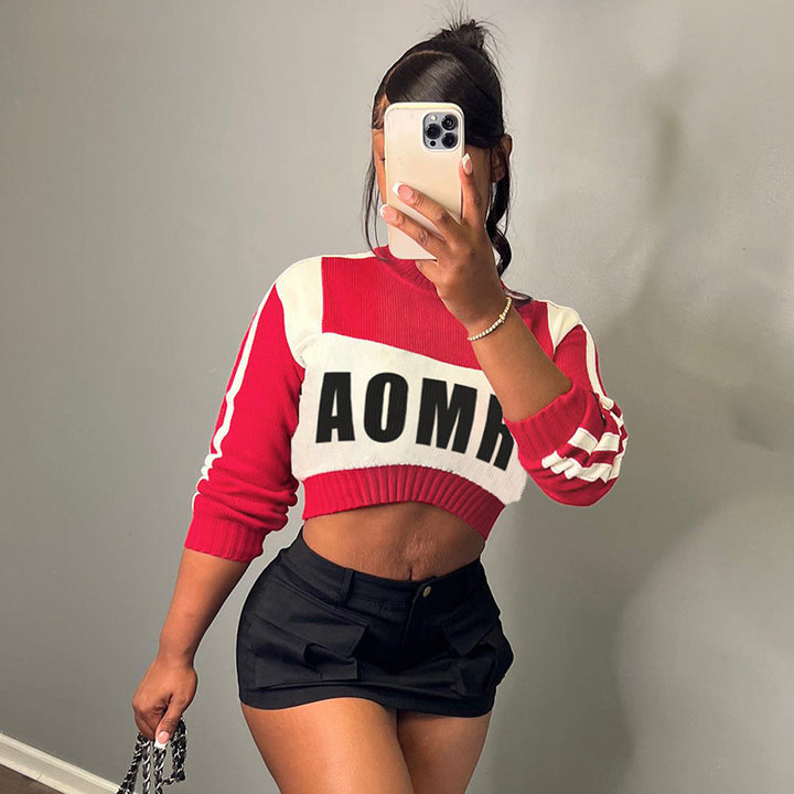 Damen Kurzgeschnittenes Cropped-Strickshirt mit hohem Rollkragen und kontrastierendem Logo – Mavelle