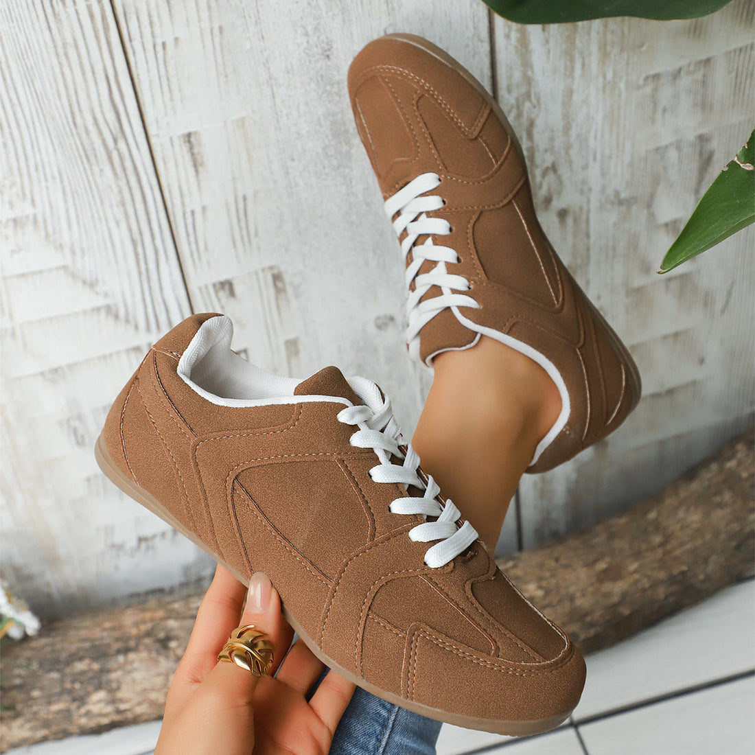 Damen Sportliche Sneakers mit atmungsaktiver Oberflächenstruktur – Névara
