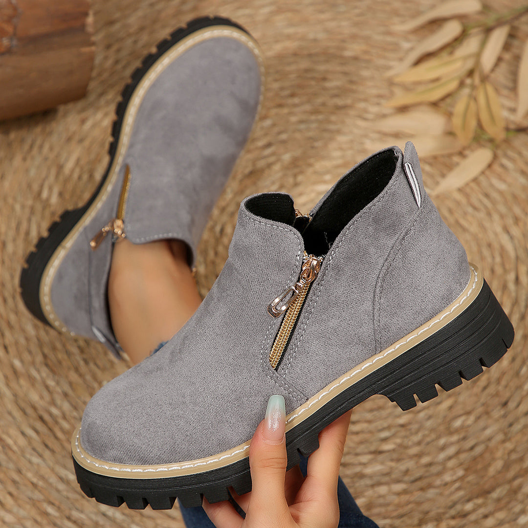 Damen Kurzschaft-Stiefelette aus Veloursoptik mit robust profilierter Sohle und seitlichem Reißverschluss – Varelle