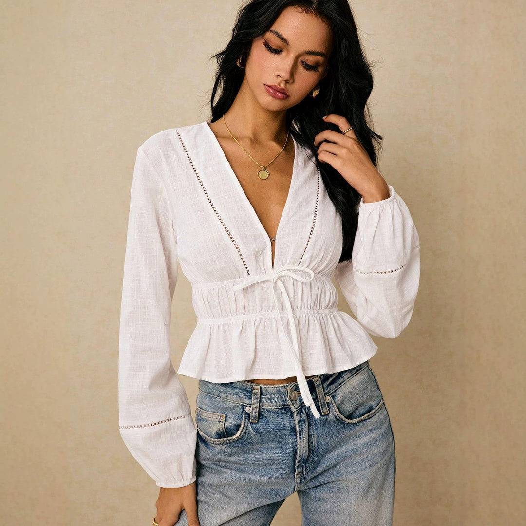 Damen Bluse mit tiefem V‑Ausschnitt, Kordel‑Taillenband und Volant Echo Archiv