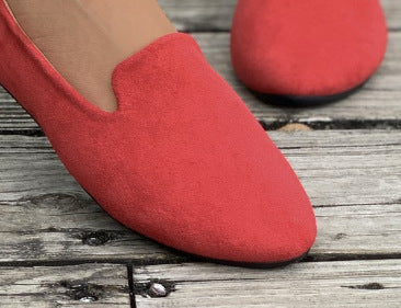 Damen Flache Ballerina-Slipper aus Wildlederimitat mit elastischen Kreuzriemen – Lioré