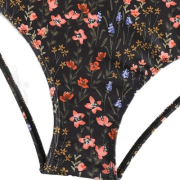 Damen eleganter und figurbetonter Badeanzug mit floralem Design Echo Archiv