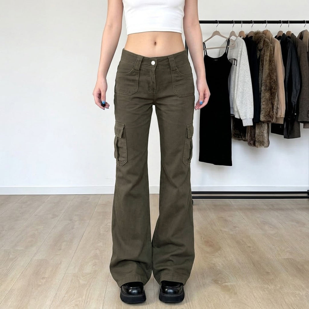 Damen nan Cargo-Flared-Hose mit hochgeschnittener Taille, aufgesetzten Beintaschen und ausgestelltem Bein Echo Archiv