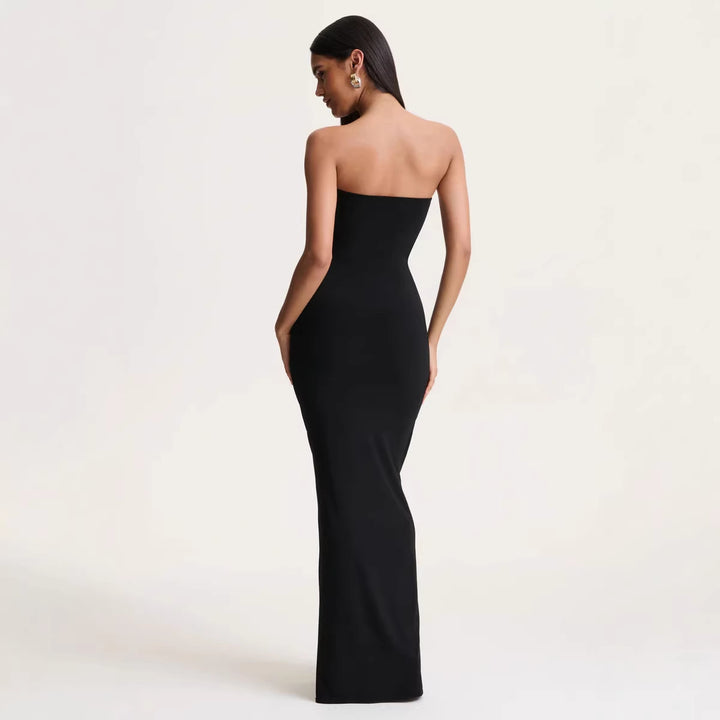Damen Elegantes und figurbetontes Abendkleid mit gerafftem Design und schimmerndem Detail Echo Archiv