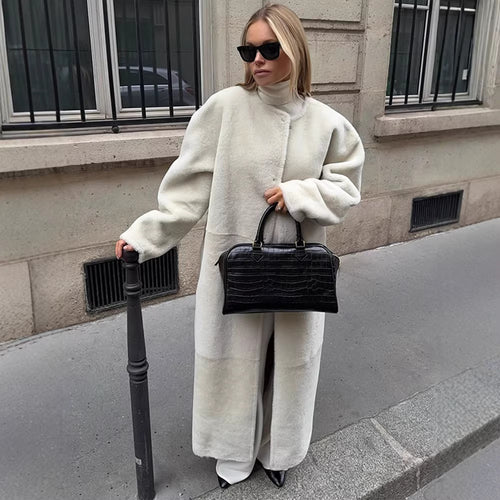 Damen Maxilanger Oversize-Teddymantel mit minimalistischem Stehkragen und verdeckter Druckknopfleiste Echo Archiv