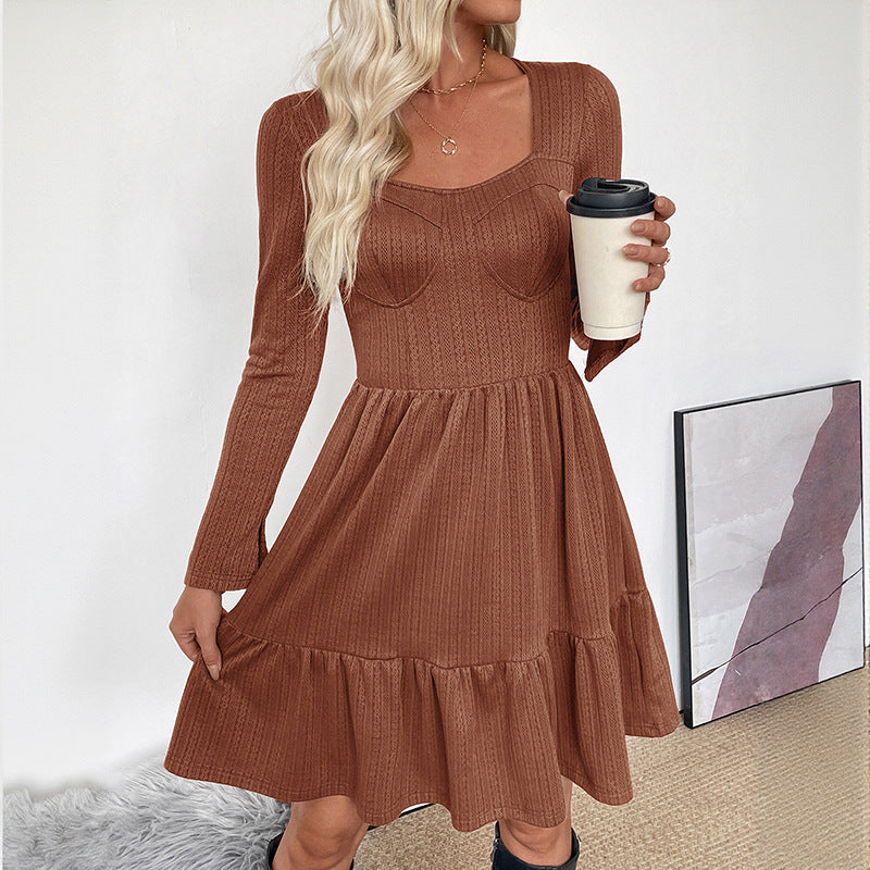 Damen Rippstrick-Midikleid mit Korsagen-Nähten, quadratischem Ausschnitt und Stufenrock Echoarchiv